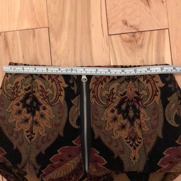 SOLD || Backbite Tapestry Hot Pinup Short - Picture 5 of 6